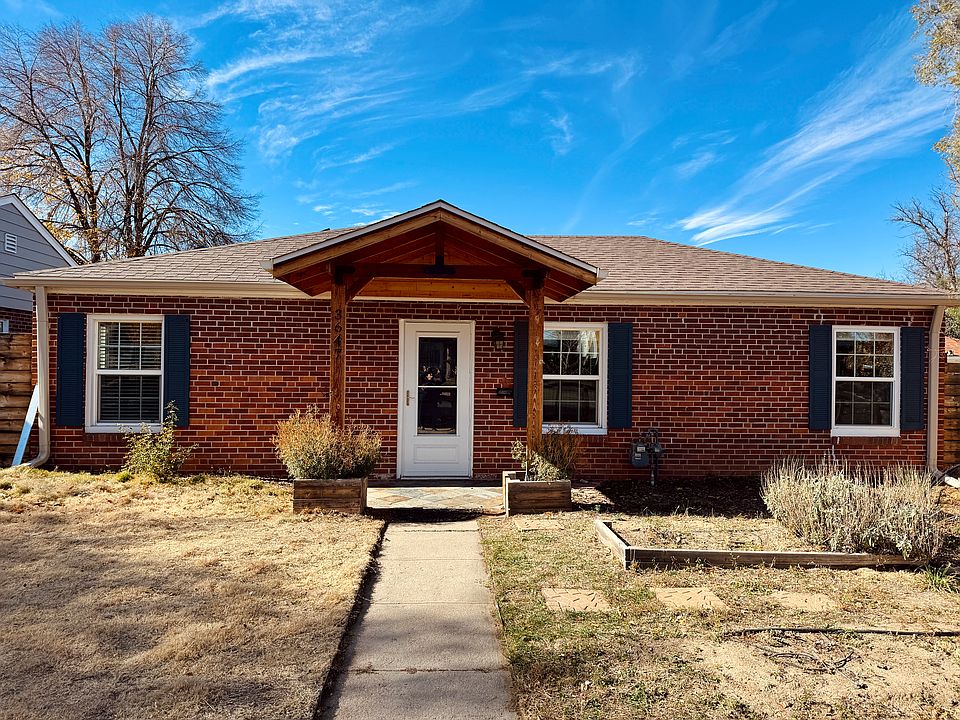 Front of home with fully fenced in yard