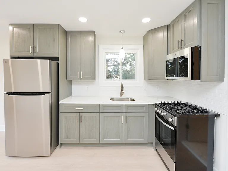 255 Rea Ave #6 — Photo 3