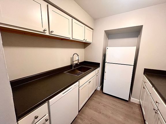 5th image of 3885 N Humboldt Blvd APT 5