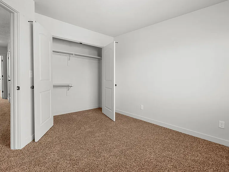 Logan Gateway Apartments — Photo 30