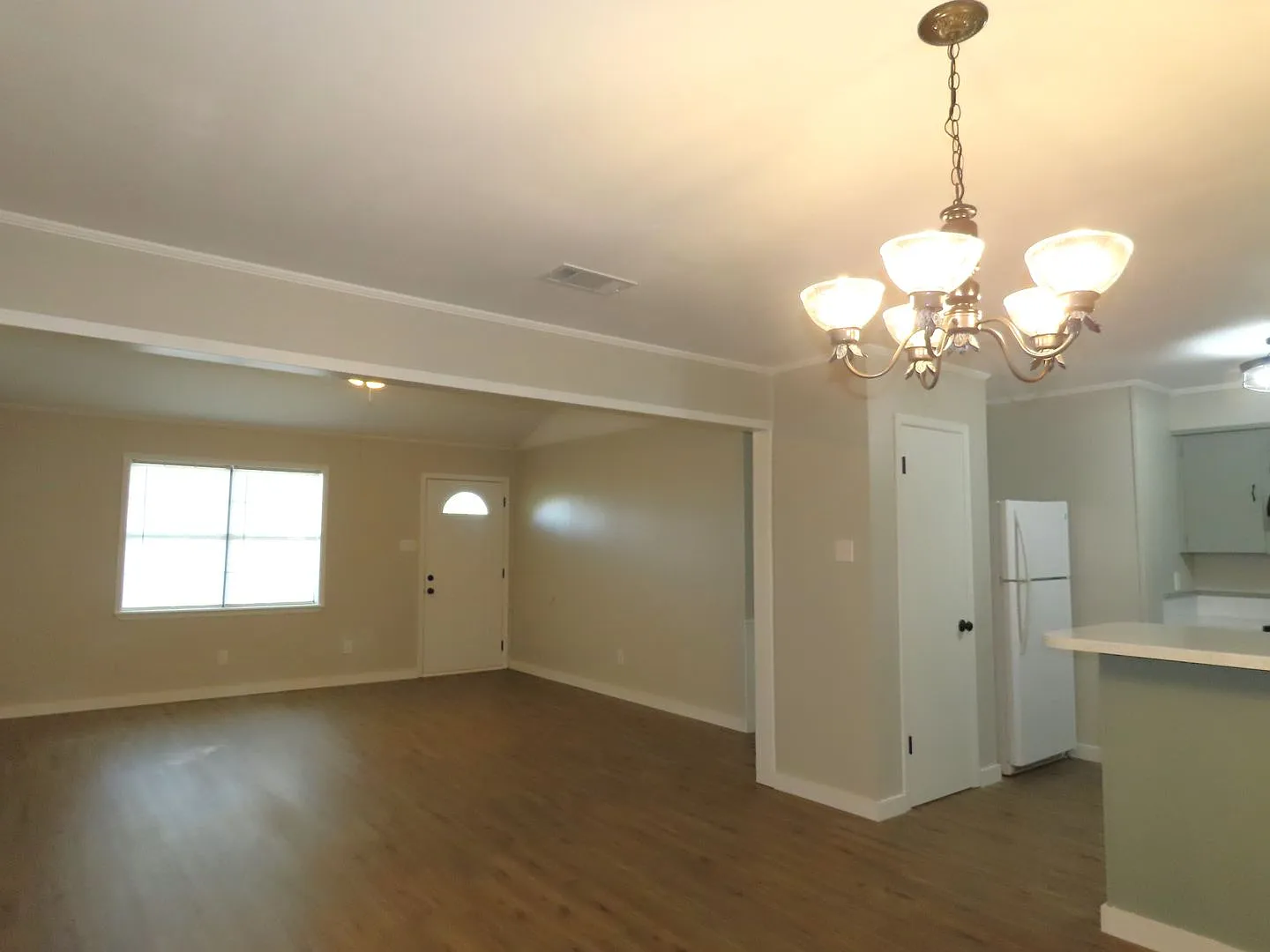 Beautifully Updated 2 Bedroom House on Wooded Lot — Photo 4