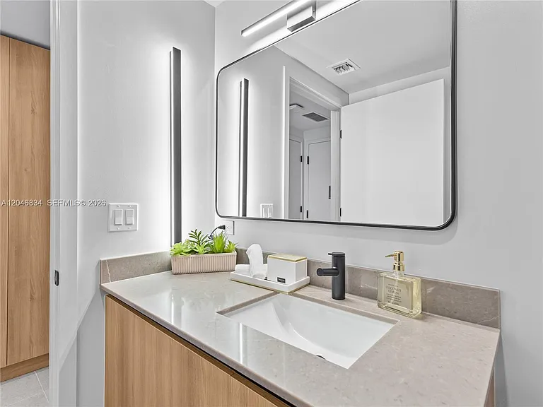 121 NE 5th St #504 — Photo 11