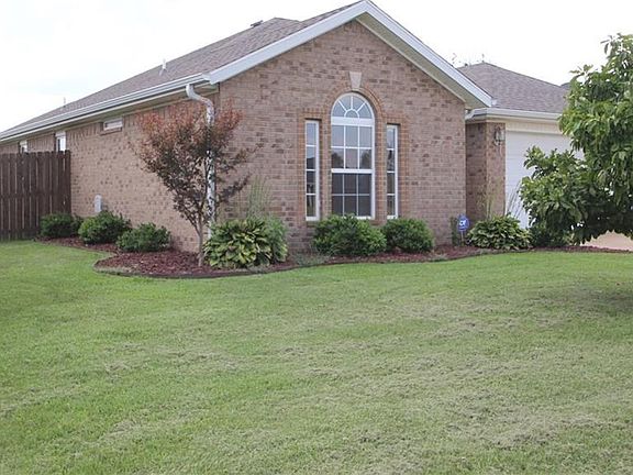 3rd image of 1121 Maplewood Dr