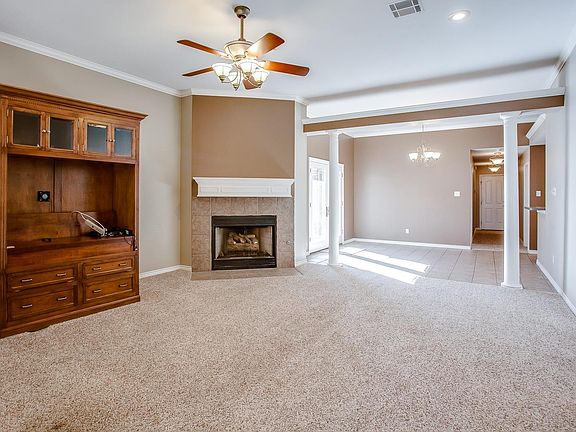 2nd image of 10402 Knoxville Ave