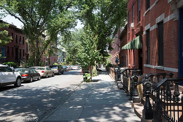 Sold by Garfield Realty  | media 20