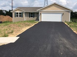 1308 Fenceline Dr, Machesney Park, IL 61103
