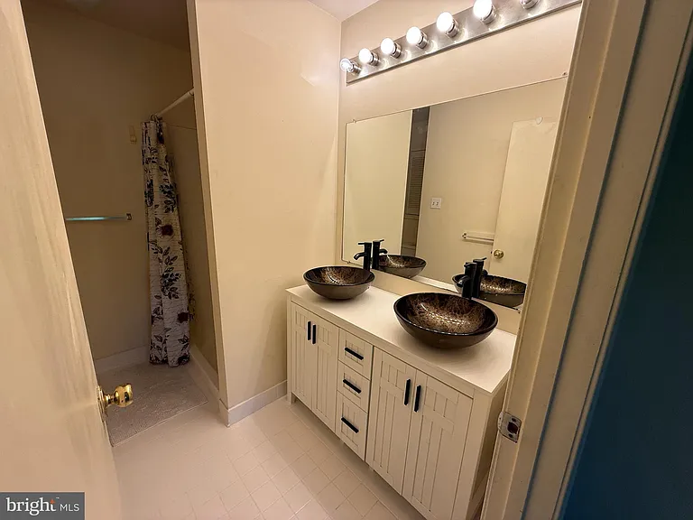 4711 Leyden Way — Photo 11