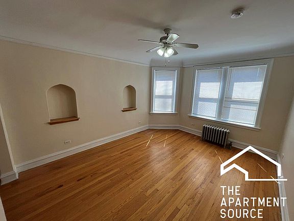4th image of 2922.5 N Sacramento Ave #2W