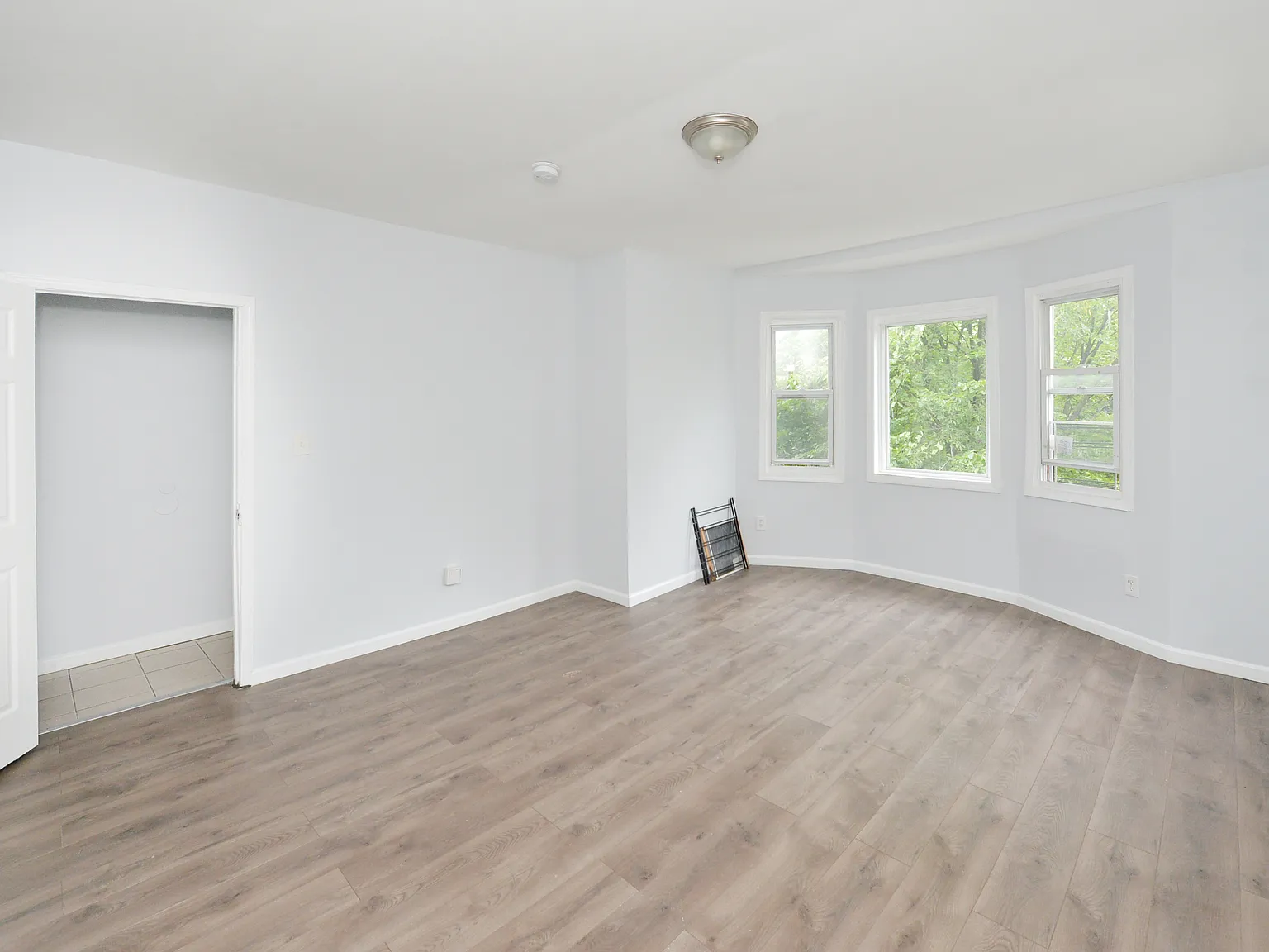 3 bed, $2,100 — Photo 4