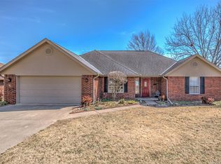 1206 East Dr, Bartlesville, OK 74006