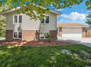 1112 Gabbert Cir, Eagan, MN 55123