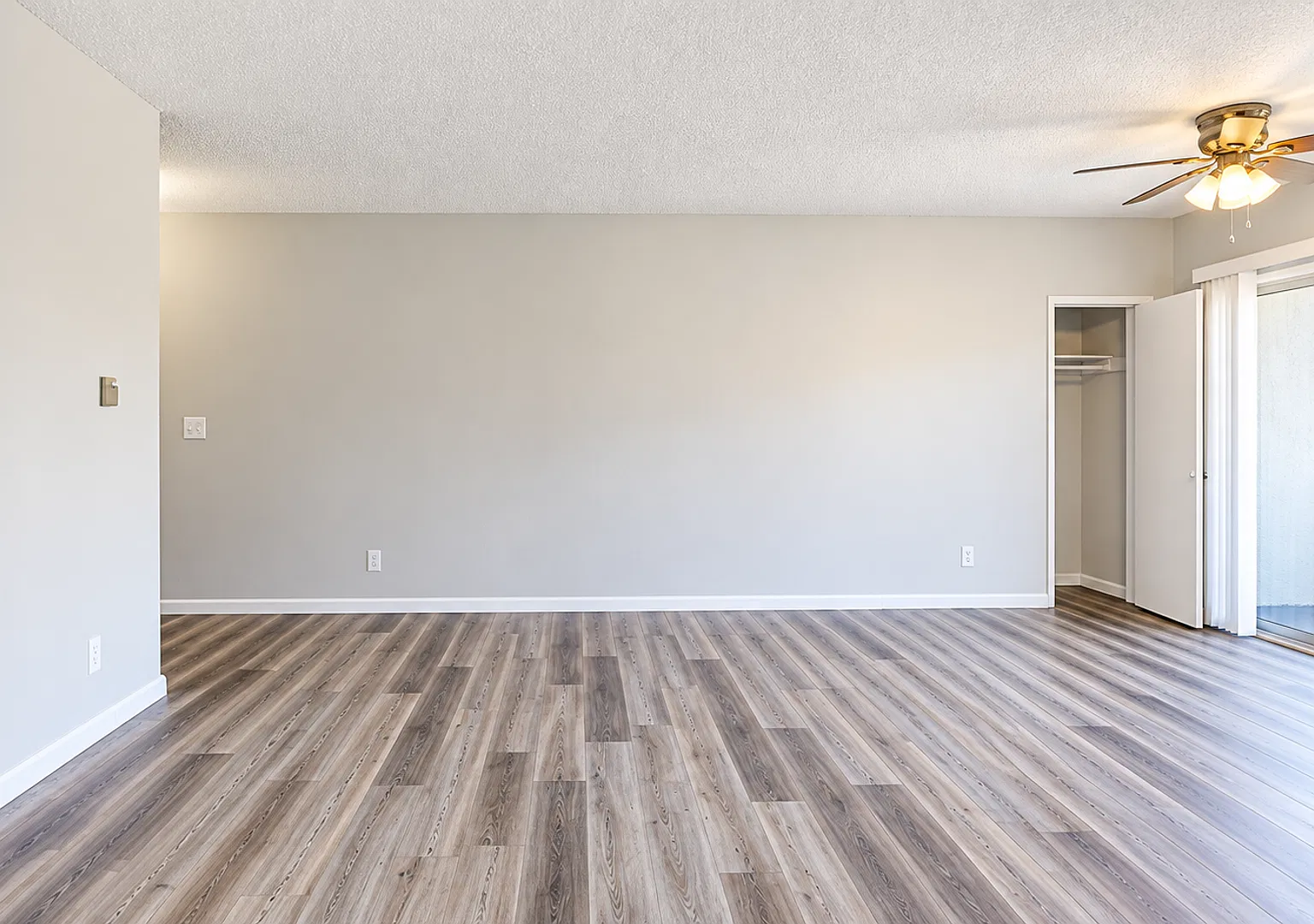 11958 Mayfield Ave — Photo 4