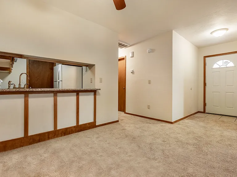 231 Barrett Pl — Photo 3