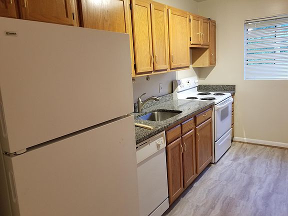 2nd image of 401 E Alexandria Ave APT 101