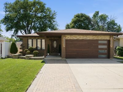 8320 Lamon Ave, Burbank, IL, 60459