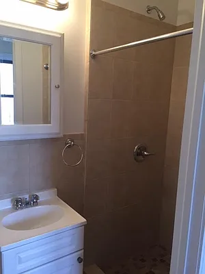 Rented by Roberto Guilbet, LREB | media 42