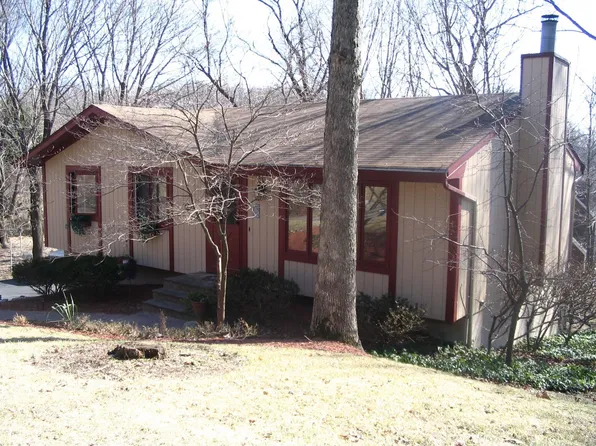 20 Maple Ter, Stanhope, NJ 07874