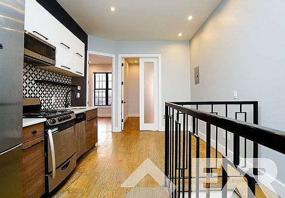 2nd image of 2 Stanwix St #1D