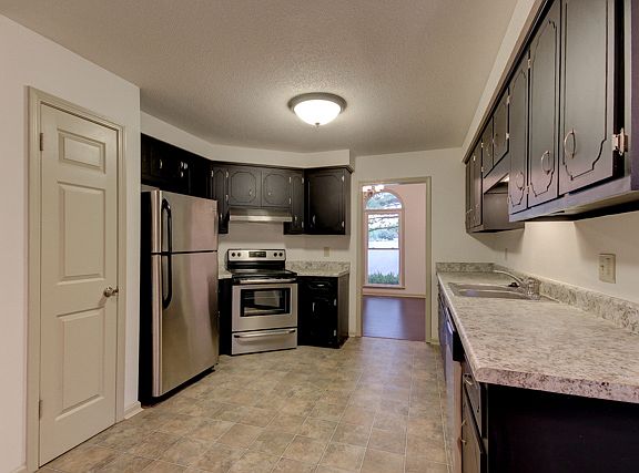 5th image of 521 Brentwood Cir