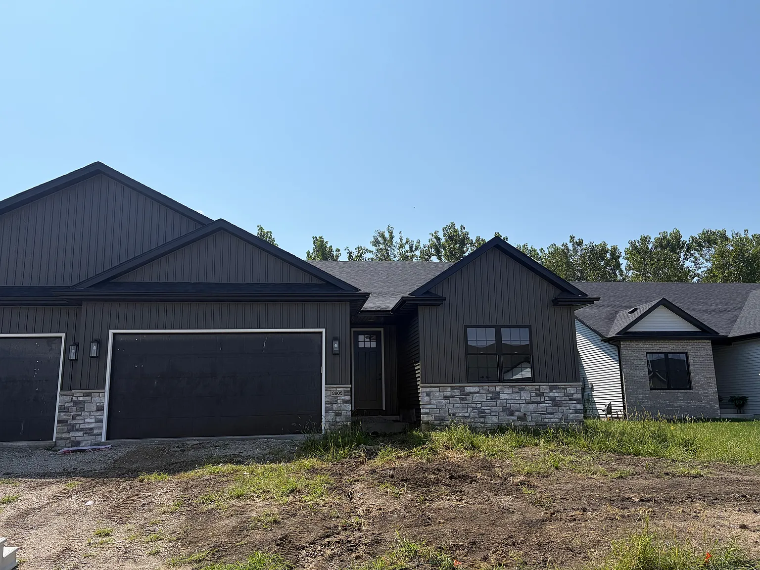 4 bed, 2600 sqft, $2,900 — Photo 1