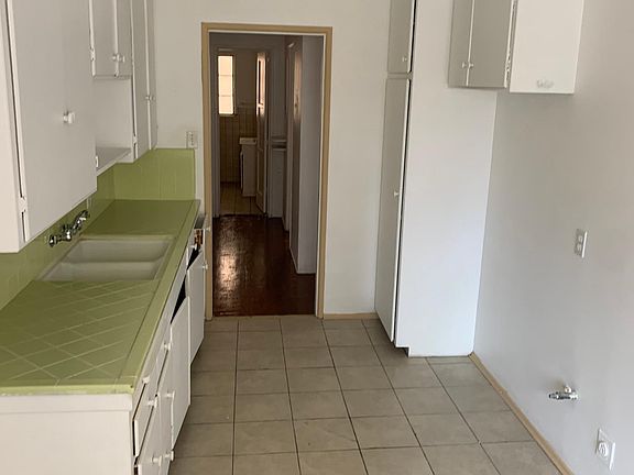 4th image of 325 Cedar Ave Unit 8