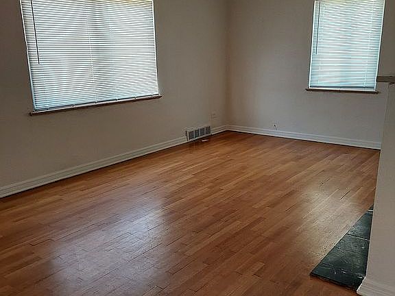 6425 Liviing Room