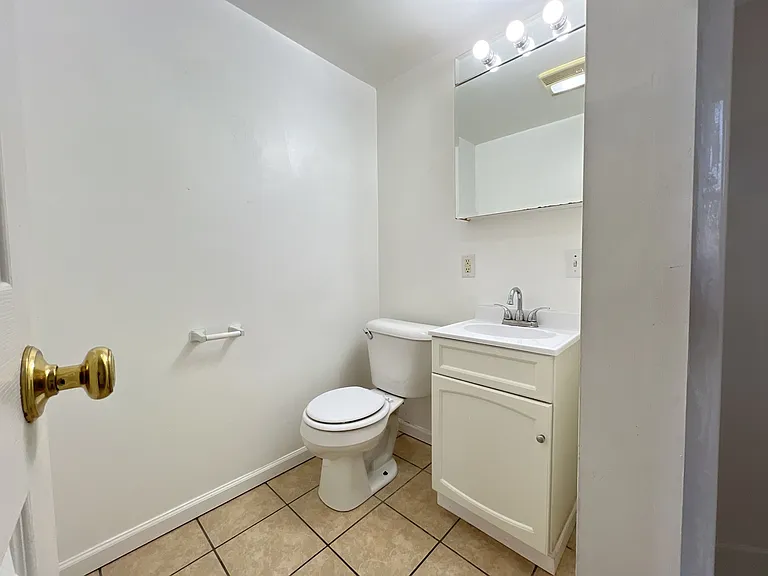 1004 Bluff St — Photo 8