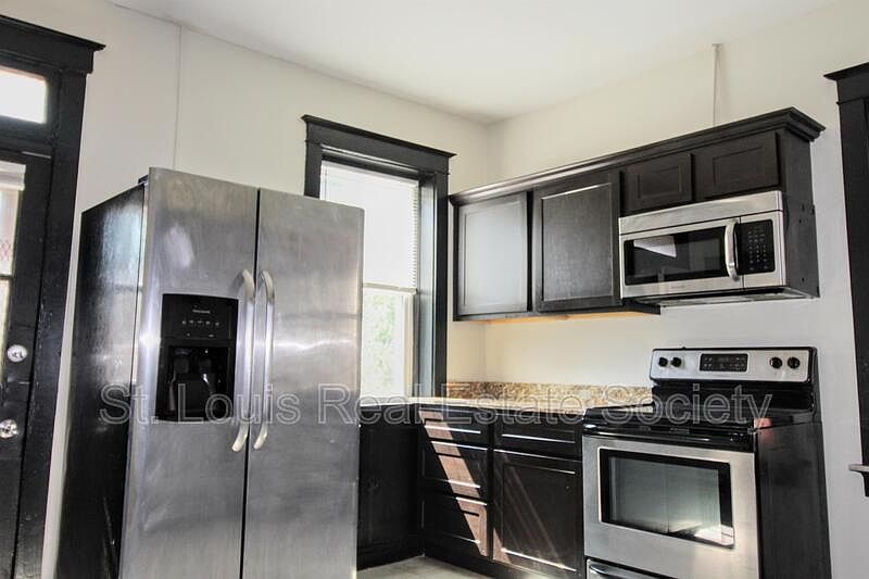 1st image of 3001 S Compton Ave
