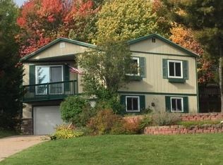 1602 Bayview Dr, Marquette, MI 49855