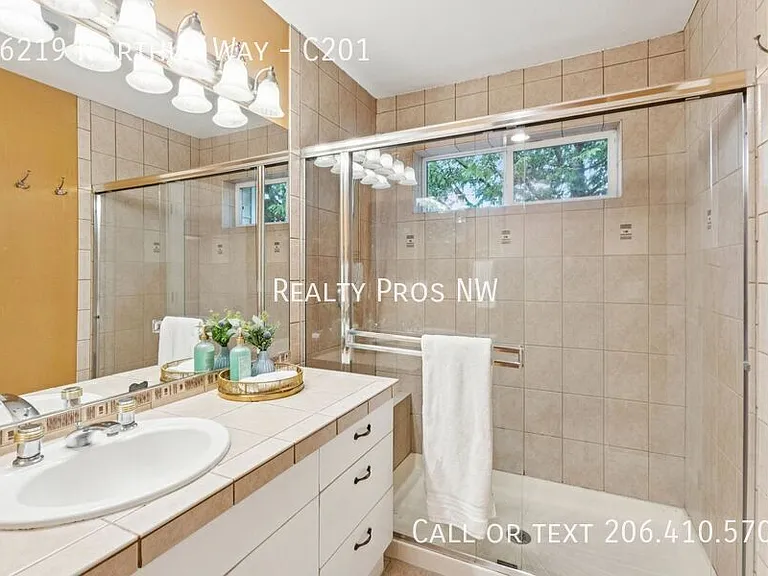 16219 Northup Way #C201 — Photo 33