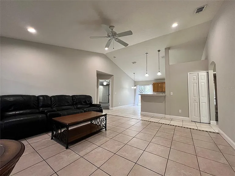 2336 W Orange Rd — Photo 4