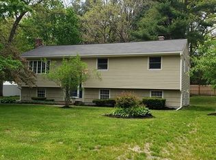 123 Lakeview Dr, Raynham, MA 02767