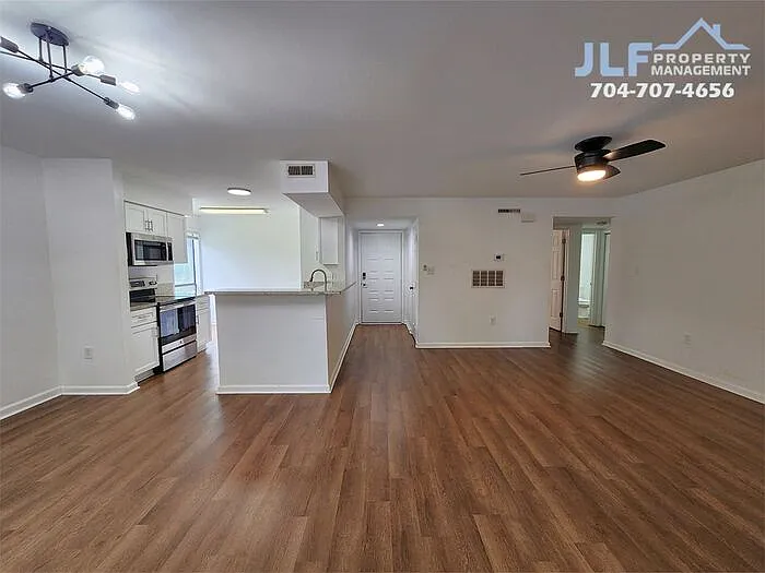 5721 Dockside Dr — Photo 6