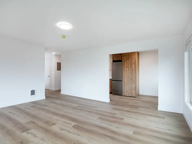 Royal Anne Apartments — Photo 7