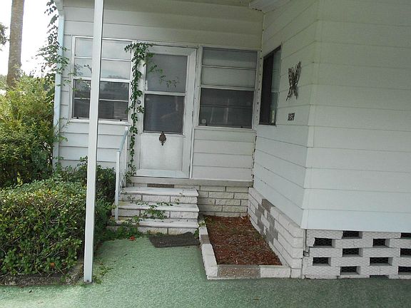 Entrance to Front Florida Room