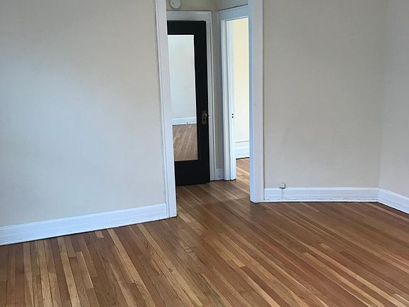 5th image of 326 W Washington Blvd