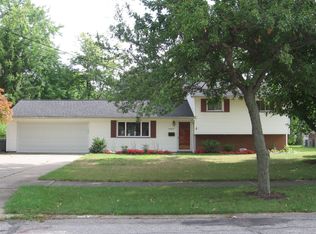 28465 Spruce Dr, North Olmsted, OH 44070