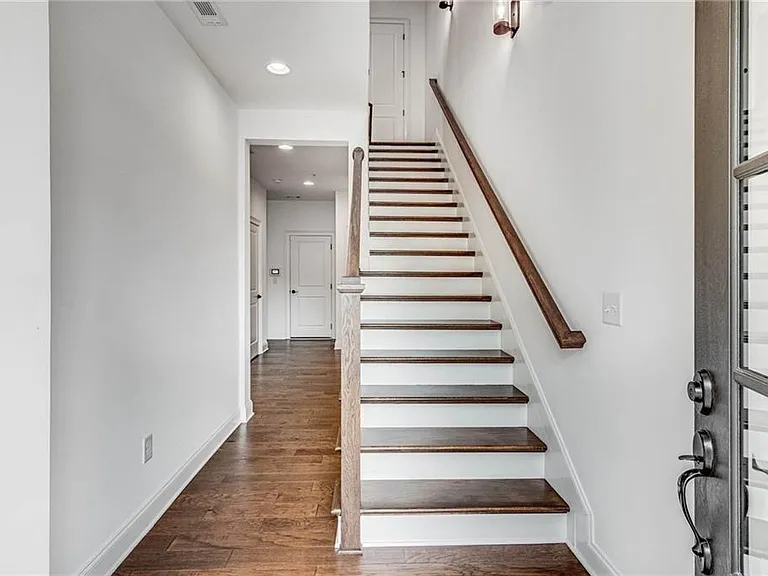 6562 Beacon Dr — Photo 1