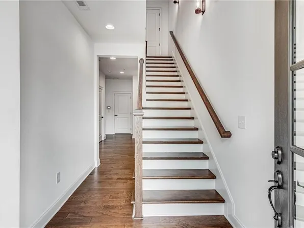 6562 Beacon Dr, Sandy Springs, GA 30328