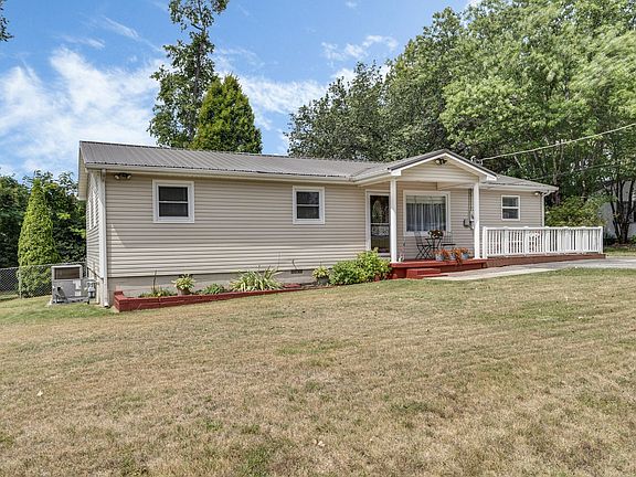 3rd image of 106 Swann Ave