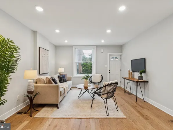 3867 Manor St, Philadelphia, PA 19128