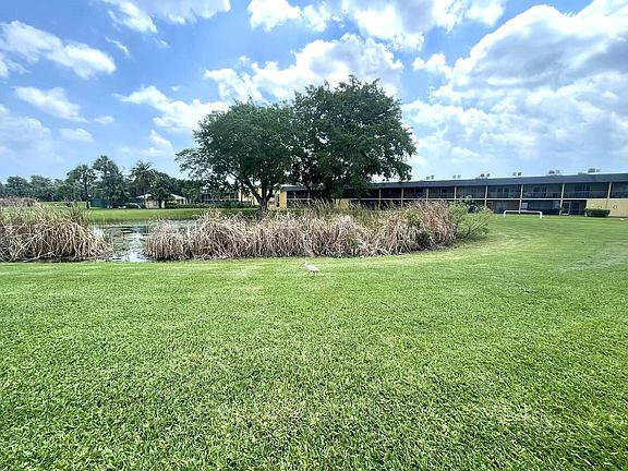 3rd image of 1811 Meadows Circle W