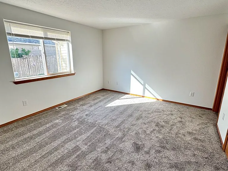 113 NE 139th Ave — Photo 11