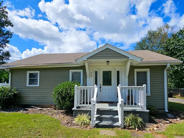 513 Rainbow Lake Rd, Boiling Springs, SC 29316