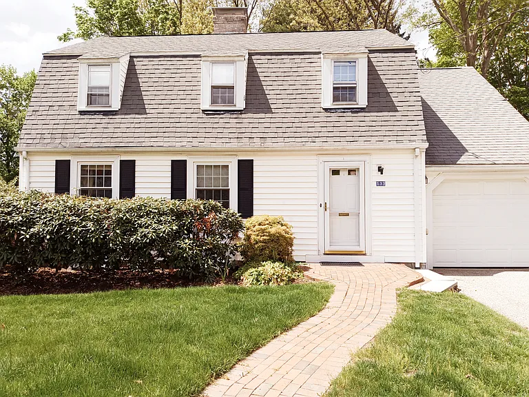 133 Winslow Rd — Photo 1