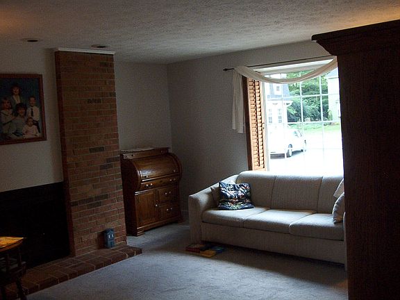 2nd image of 5904 Gloucester Ct