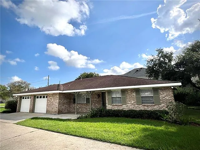 4 bed, 2.0 bath, 1622 sqft, $2,800 — Photo 2