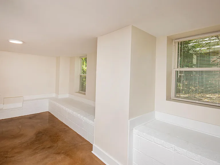935 Victory Dr SW #B — Photo 16