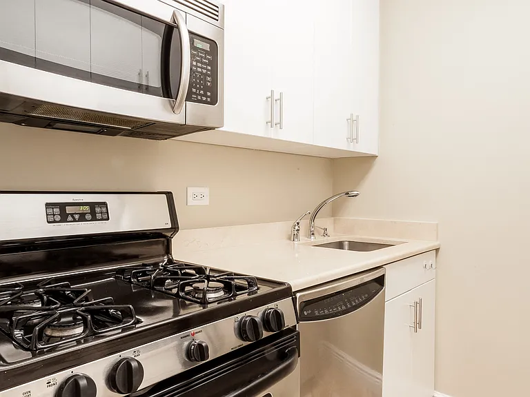 30 W 63rd St #19A — Photo 5