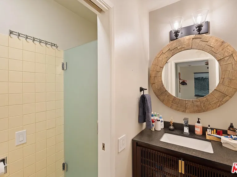 4927 Bellaire Ave — Photo 32